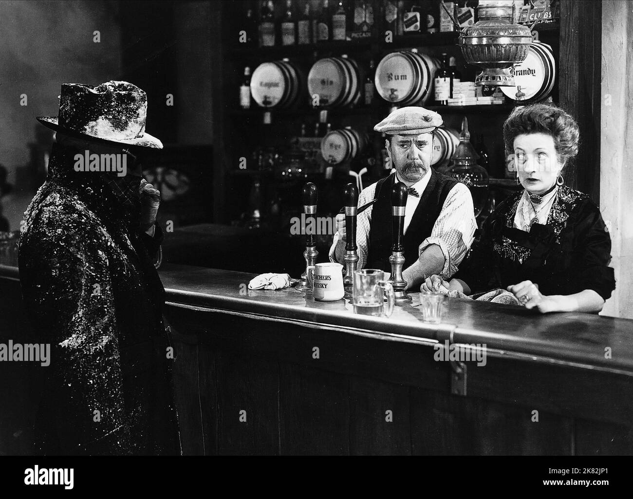 Claude Rains film L'homme invisible (1935) personnages : Jack Griffin / <a href= réalisateur : James Whale 13 novembre 1933 **AVERTISSEMENT** cette photographie est à usage éditorial exclusif et est protégée par les droits d'auteur d'UNIVERSAL et/ou du photographe attribué par la Société de production et ne peut être reproduite que par des publications en liaison avec la promotion du film ci-dessus. Un crédit obligatoire pour UNIVERSAL est requis. Le photographe doit également être crédité lorsqu'il est connu. Aucune utilisation commerciale ne peut être accordée sans autorisation écrite de The film Company. Banque D'Images