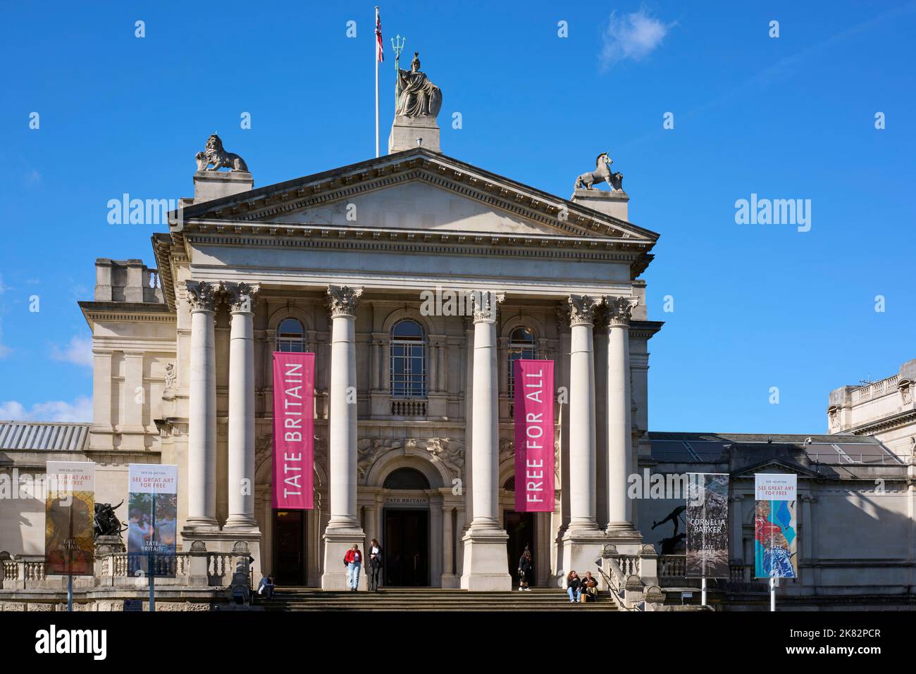 La façade extérieure de la Tate Britain Art Gallery sur Millbank, Pimlico, Londres, en octobre 2022 Banque D'Images