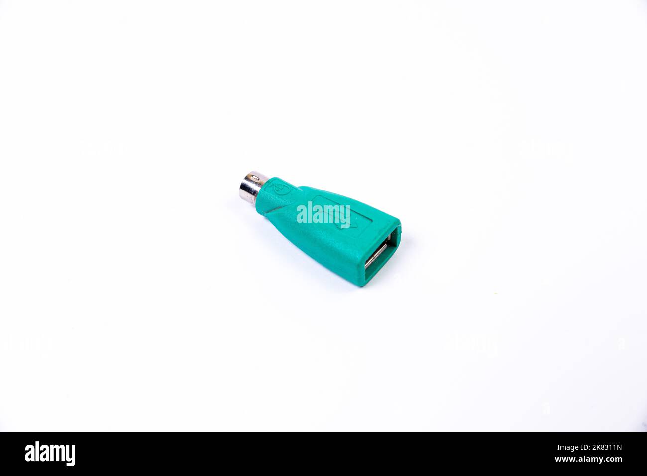 Adaptateur ou concentrateur USB de type C avec divers accessoires : poignées, hdmi, ethernet, VGA DP HDMI, câbles. Divers câbles de conversion pour ordinateurs et smartp Banque D'Images