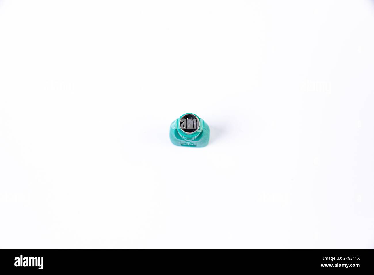 Adaptateur ou concentrateur USB de type C avec divers accessoires : poignées, hdmi, ethernet, VGA DP HDMI, câbles. Divers câbles de conversion pour ordinateurs et smartp Banque D'Images