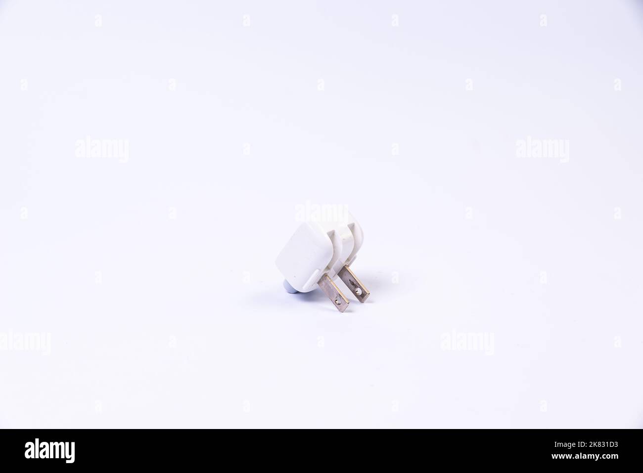 Adaptateur ou concentrateur USB de type C avec divers accessoires : poignées, hdmi, ethernet, VGA DP HDMI, câbles. Divers câbles de conversion pour ordinateurs et smartp Banque D'Images