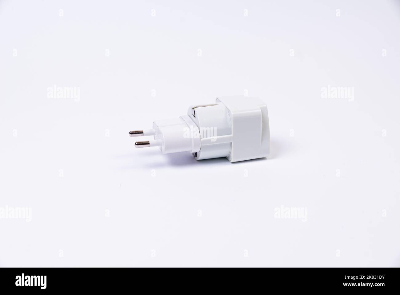 Adaptateur ou concentrateur USB de type C avec divers accessoires : poignées, hdmi, ethernet, VGA DP HDMI, câbles. Divers câbles de conversion pour ordinateurs et smartp Banque D'Images