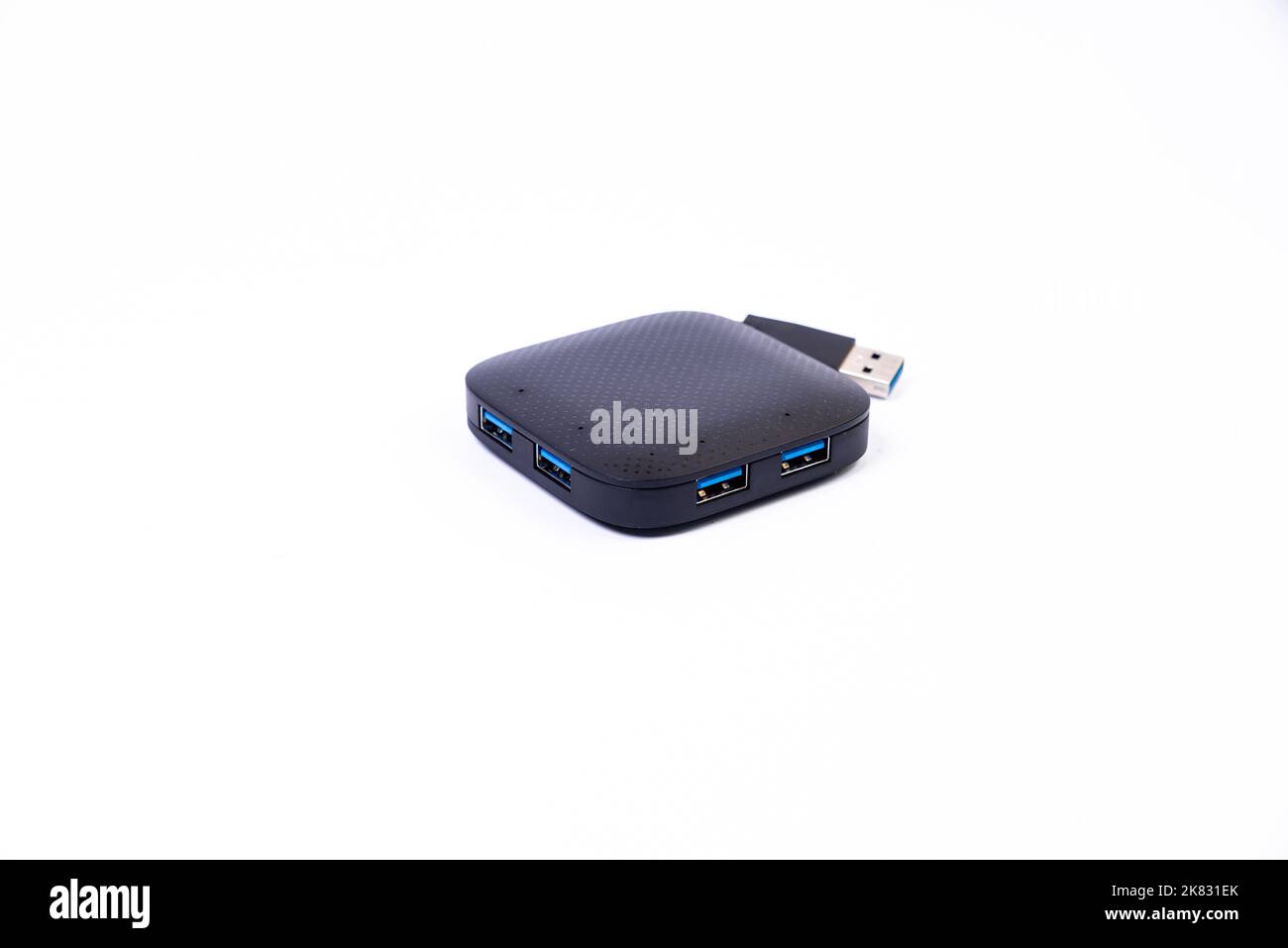 Adaptateur ou concentrateur USB de type C avec divers accessoires : poignées, hdmi, ethernet, VGA DP HDMI, câbles. Divers câbles de conversion pour ordinateurs et smartp Banque D'Images