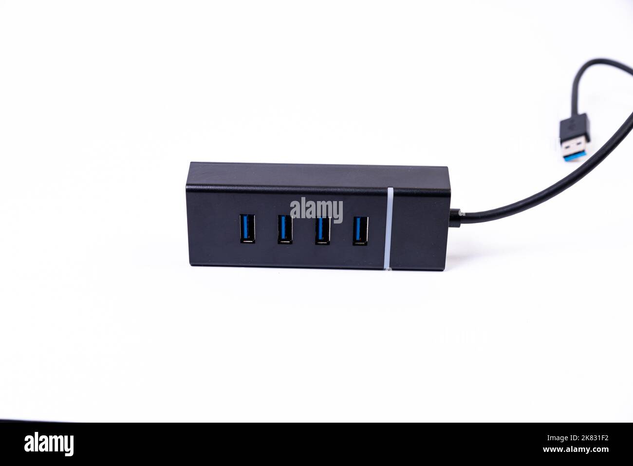 Adaptateur ou concentrateur USB de type C avec divers accessoires : poignées, hdmi, ethernet, VGA DP HDMI, câbles. Divers câbles de conversion pour ordinateurs et smartp Banque D'Images