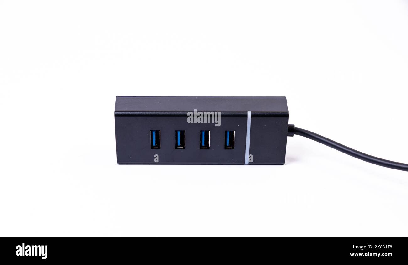 Adaptateur ou concentrateur USB de type C avec divers accessoires : poignées, hdmi, ethernet, VGA DP HDMI, câbles. Divers câbles de conversion pour ordinateurs et smartp Banque D'Images