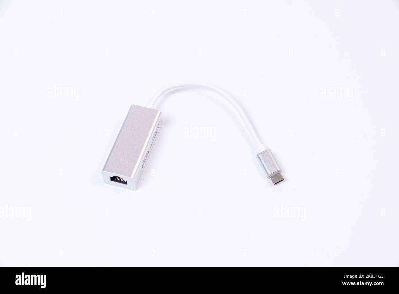 Adaptateur ou concentrateur USB de type C avec divers accessoires : poignées, hdmi, ethernet, VGA DP HDMI, câbles. Divers câbles de conversion pour ordinateurs et smartp Banque D'Images