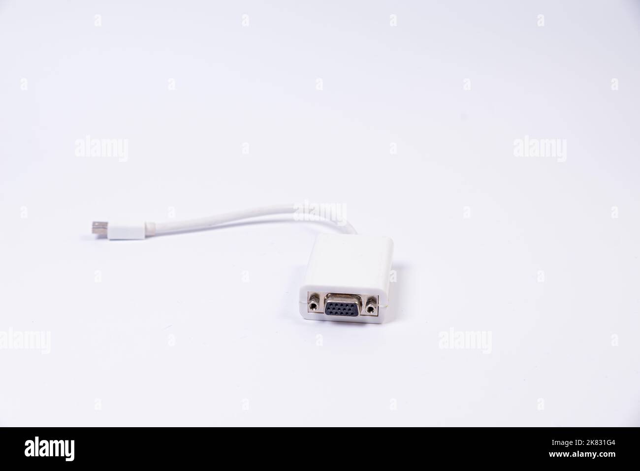 Adaptateur ou concentrateur USB de type C avec divers accessoires : poignées, hdmi, ethernet, VGA DP HDMI, câbles. Divers câbles de conversion pour ordinateurs et smartp Banque D'Images