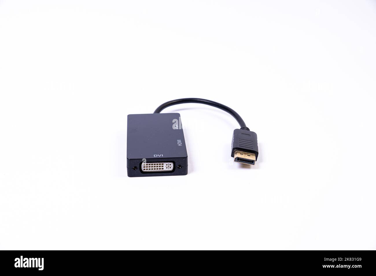 Adaptateur ou concentrateur USB de type C avec divers accessoires : poignées, hdmi, ethernet, VGA DP HDMI, câbles. Divers câbles de conversion pour ordinateurs et smartp Banque D'Images
