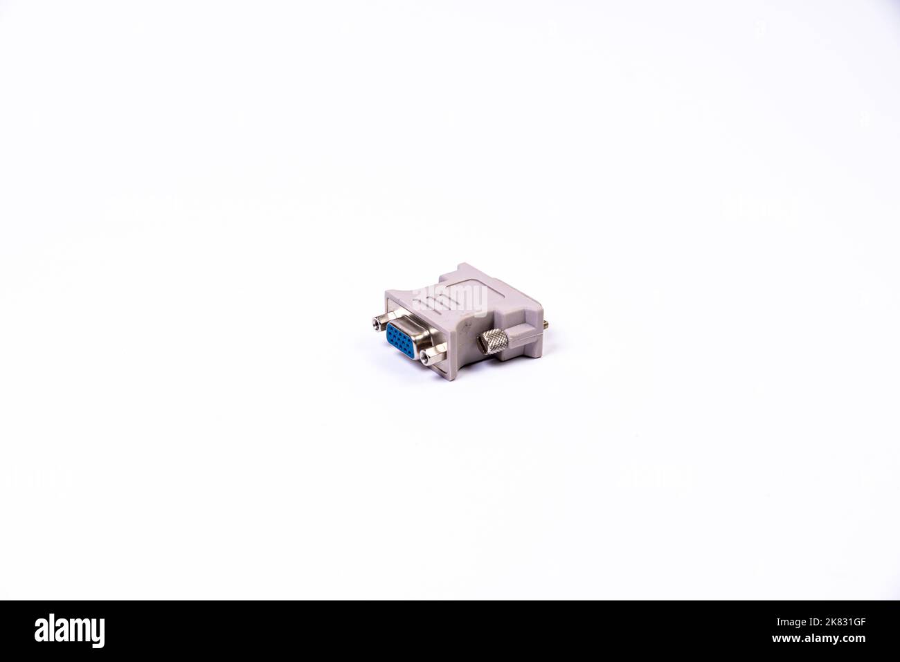 Adaptateur ou concentrateur USB de type C avec divers accessoires : poignées, hdmi, ethernet, VGA DP HDMI, câbles. Divers câbles de conversion pour ordinateurs et smartp Banque D'Images