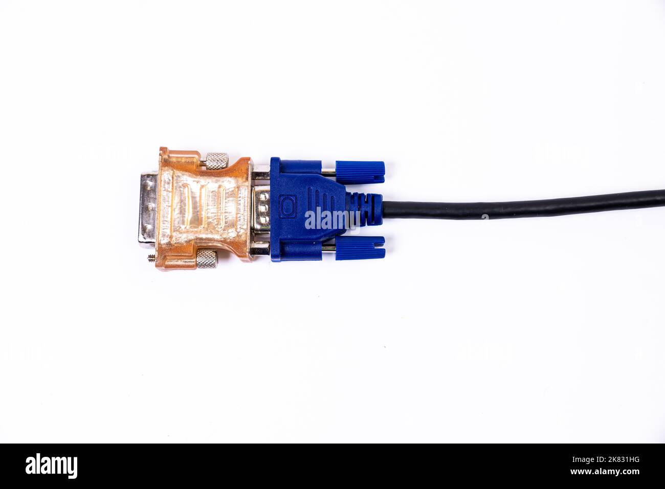 Adaptateur ou concentrateur USB de type C avec divers accessoires : poignées, hdmi, ethernet, VGA DP HDMI, câbles. Divers câbles de conversion pour ordinateurs et smartp Banque D'Images