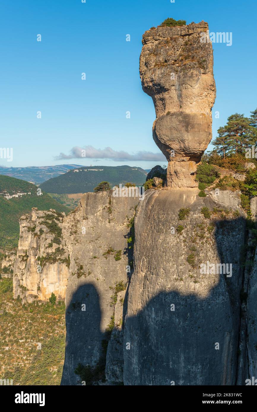 Le vase de Sèvres, roche spectaculaire dans les de la Jontes. Le