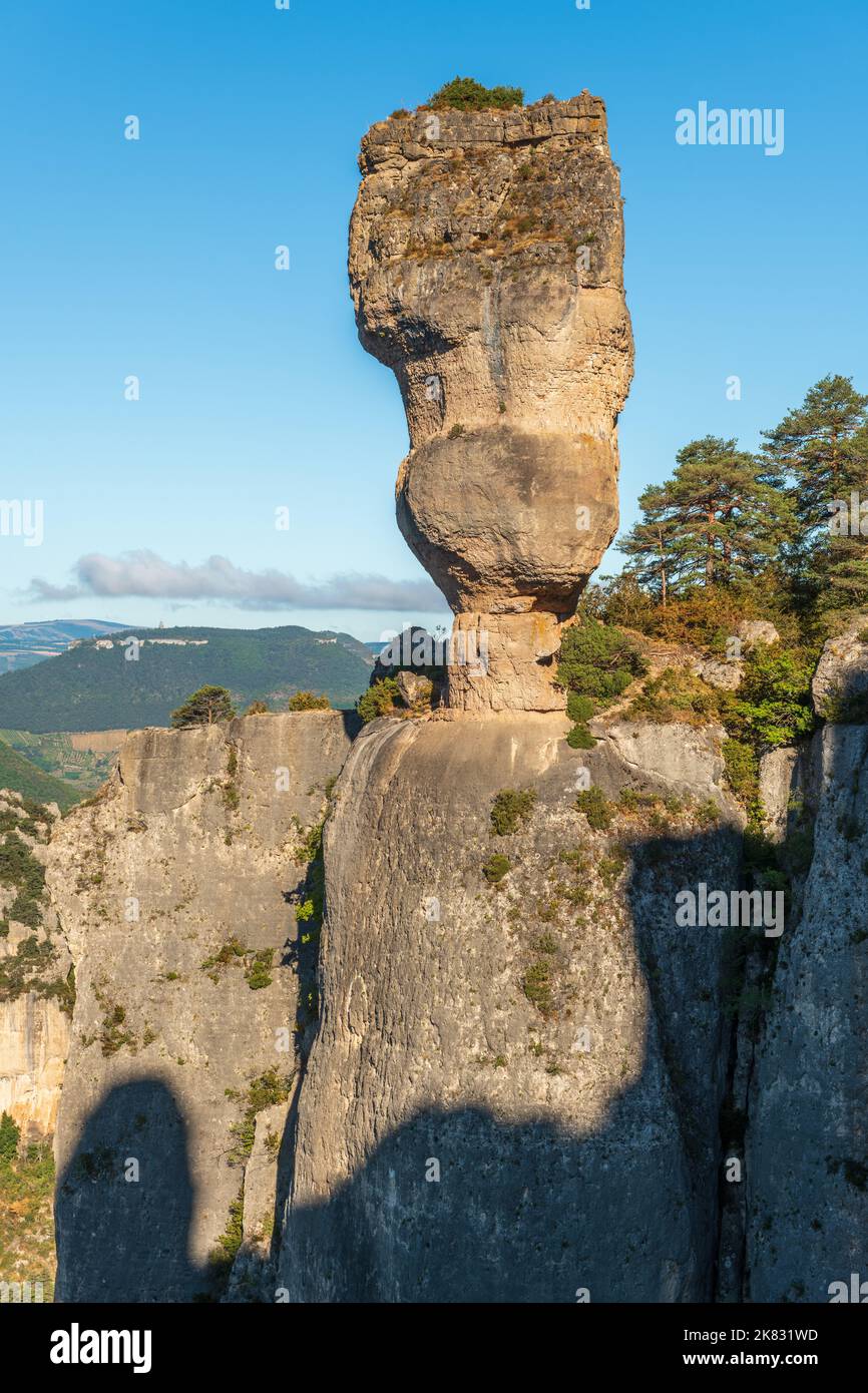 Le vase de Sèvres, roche spectaculaire dans les de la Jontes. Le