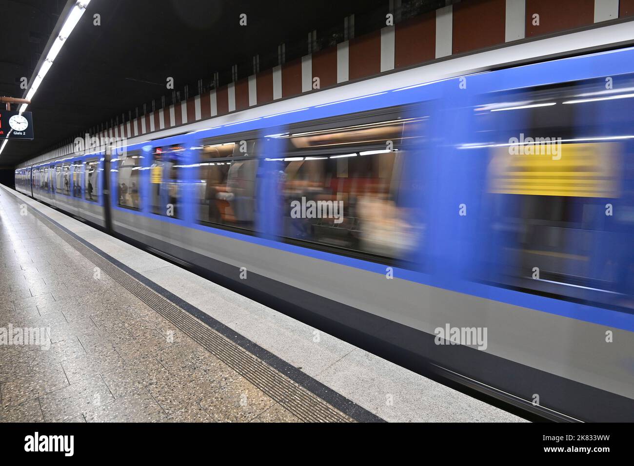 Passage du métro à la station Stiglmaierplatz à Munich sur 20 octobre 2022. ? Banque D'Images