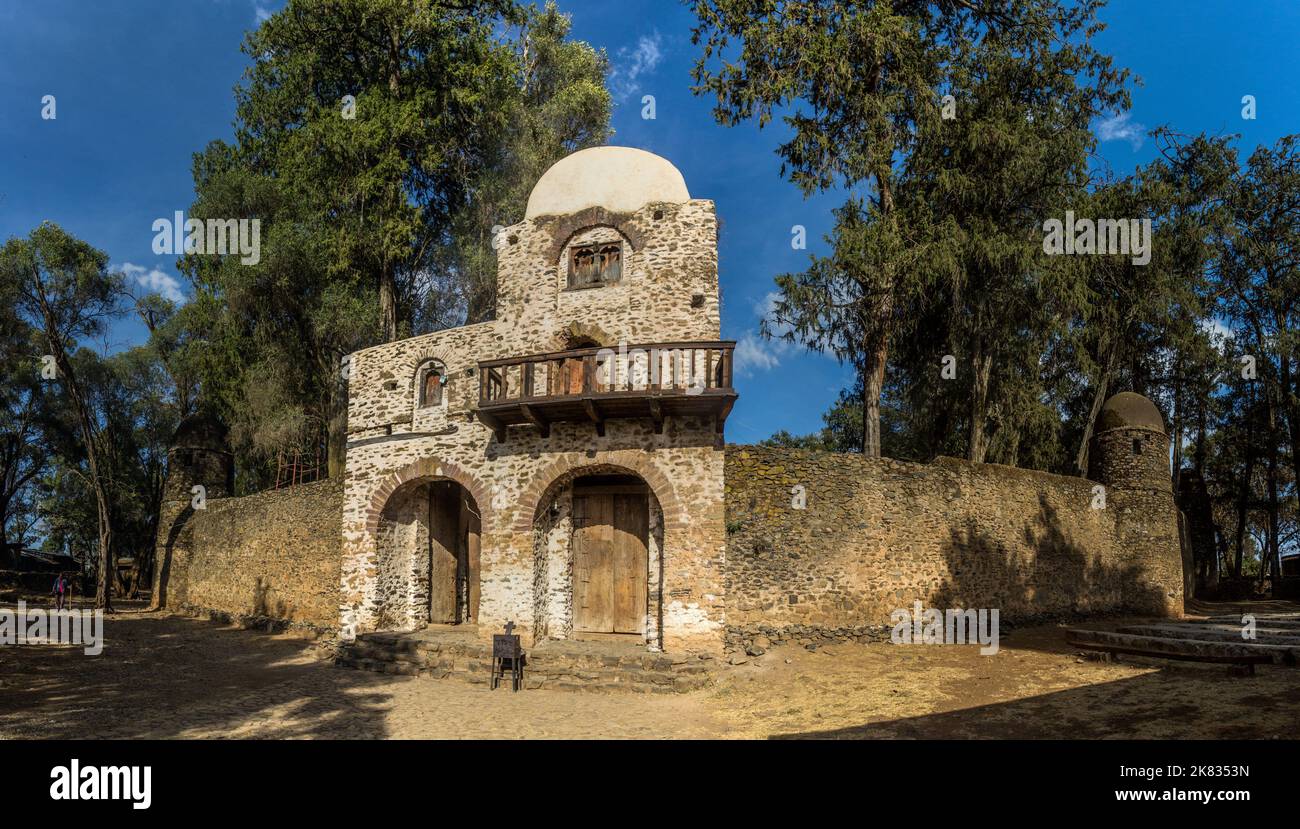 Porte d'entrée de l'église Debre Birhan (Berhan) Selassie à Gondar, en Éthiopie. Banque D'Images