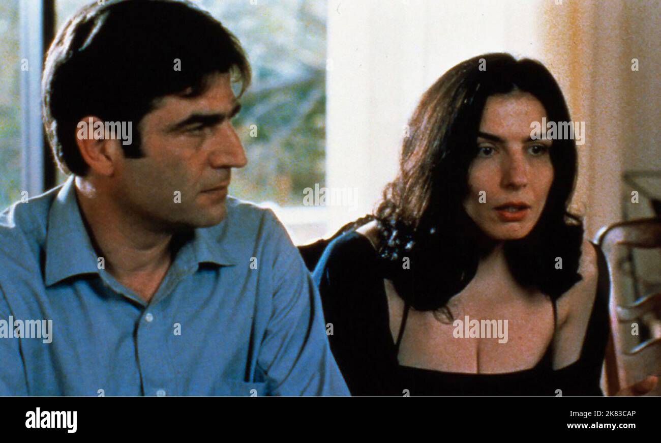 Roman Groupil & Arsinee Khanjian film: A Ma Seur!; Fat Girl (2001) caractères: & Mother 10 février 2001 **AVERTISSEMENT** cette photographie est destinée à un usage éditorial exclusif et est protégée par les droits d'auteur du FILM FLASH et/ou du photographe attribué par la société film ou production et ne peut être reproduite que par des publications dans le cadre de la promotion du film ci-dessus. Un crédit obligatoire pour LE FILM FLASH est requis. Le photographe doit également être crédité lorsqu'il est connu. Aucune utilisation commerciale ne peut être accordée sans l'autorisation écrite de la Société du film. Banque D'Images