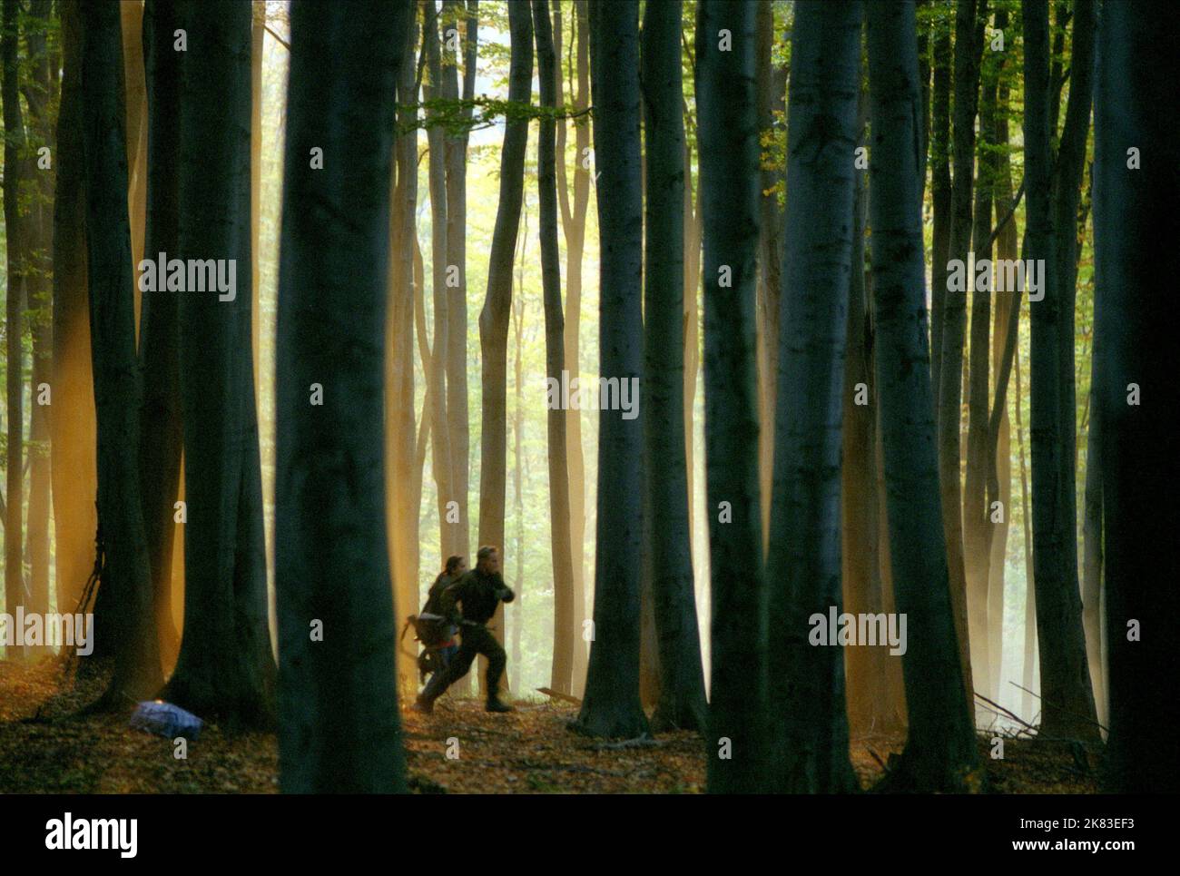 Owen Wilson & Kamil Kolarik film: Behind Enemy Lines (USA 2001) personnages: Lt. Chris Burnett & Babic 17 novembre 2001 **AVERTISSEMENT** cette photographie est à usage éditorial exclusif et est protégée par les droits d'auteur de 20th CENTURY FOX et/ou du photographe attribué par la Société de film ou de production et ne peut être reproduite que par des publications dans le cadre de la promotion du film ci-dessus. Un crédit obligatoire à 20th CENTURY FOX est requis. Le photographe doit également être crédité lorsqu'il est connu. Aucune utilisation commerciale ne peut être accordée sans l'autorisation écrite de la Société du film. Banque D'Images