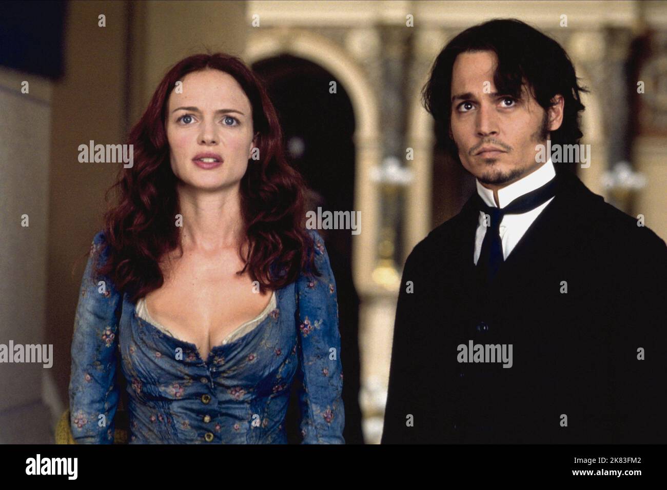 Heather Graham & Johnny Depp film: From Hell (USA 2001) personnages: Mary Kelly, inspecteur Frederick Abberline Directeur: Albert Hughes, Allen Hughes 08 septembre 2001 **AVERTISSEMENT** cette photographie est à usage éditorial exclusif et est le droit d'auteur de 20th CENTURY FOX et/ou le photographe assigné par la Société de film ou de production et ne peut être reproduite que par des publications dans le cadre de la promotion du film ci-dessus. Un crédit obligatoire à 20th CENTURY FOX est requis. Le photographe doit également être crédité lorsqu'il est connu. Aucune utilisation commerciale ne peut être accordée sans l'autorisation écrite du Banque D'Images