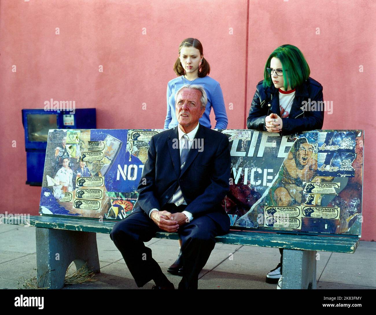 Scarlett Johansson & Thora Birch film: Ghost World (USA/UK/DE 2001) personnages: Rebecca & Enid / Literaturverfilmung, Comicverfilmung (basé sur le livre comique de Daniel Clowes) Directeur: Terry Zwigoff 16 juin 2001 **AVERTISSEMENT** cette photographie est à usage éditorial exclusif et est le droit d'auteur des ARTISTES UNIS et/ou du photographe assigné par la Société de film ou de production et ne peut être reproduite que par des publications dans le cadre de la promotion du film ci-dessus. Un crédit obligatoire pour LES ARTISTES UNIS est requis. Le photographe doit également être crédité lorsqu'il est connu. Aucune utilisation commerciale ne peut l'être Banque D'Images