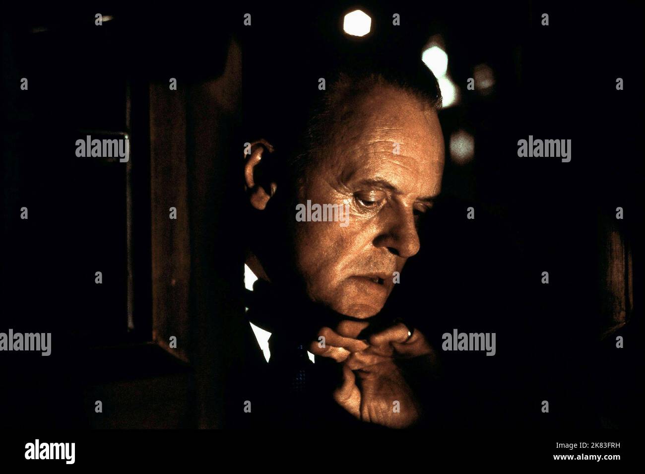 Anthony Hopkins film: Hannibal (USA/UK 2001) personnages: Hannibal Lecter Directeur: Ridley Scott 09 février 2001 **AVERTISSEMENT** cette photographie est à usage éditorial exclusif et est le droit d'auteur de MGM et/ou du photographe assigné par la Société de film ou de production et ne peut être reproduite que par des publications en conjonction avec la promotion du film ci-dessus. Un crédit obligatoire pour MGM est requis. Le photographe doit également être crédité lorsqu'il est connu. Aucune utilisation commerciale ne peut être accordée sans l'autorisation écrite de la Société du film. Banque D'Images