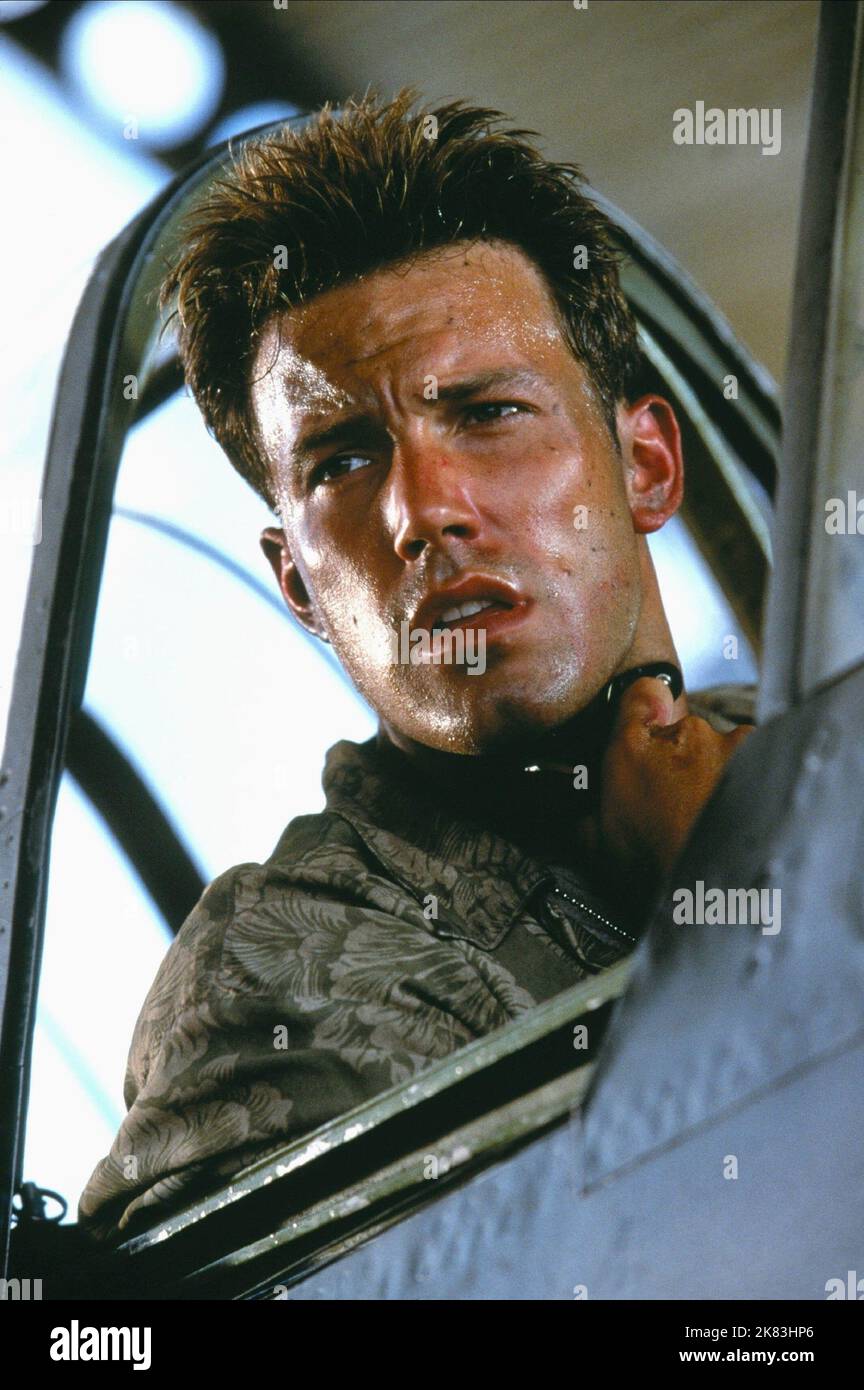 Ben Affleck film: Pearl Harbor (USA 2001) Directeur: Michael Bay 21 mai 2001 **AVERTISSEMENT** cette photographie est destinée à un usage éditorial exclusif et est le droit d'auteur de BUENA VISTA et/ou le photographe assigné par la Société de film ou de production et ne peut être reproduite que par des publications en conjonction avec la promotion du film ci-dessus. Un crédit obligatoire pour BUENA VISTA est requis. Le photographe doit également être crédité lorsqu'il est connu. Aucune utilisation commerciale ne peut être accordée sans l'autorisation écrite de la Société du film. Banque D'Images