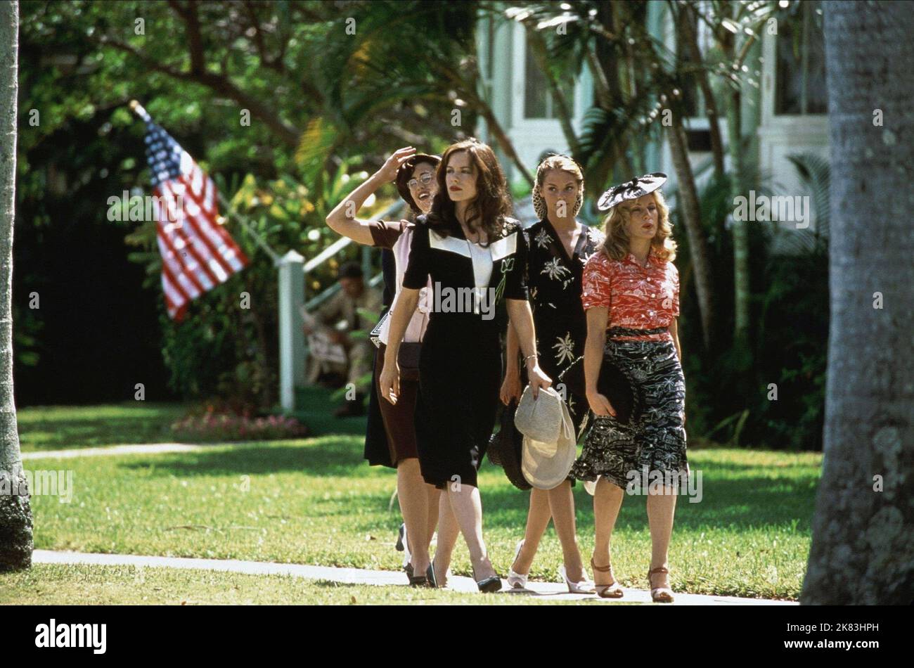 Jennifer Garner, Kate Beckinsale, Jaime King, Catherine Kellner film: Pearl Harbor (USA 2001) personnages: Infirmière Sandra, infirmière Lt. Evelyn Johnson, infirmière Betty Bayer, infirmière Barbara Directeur: Michael Bay 21 mai 2001 **AVERTISSEMENT** cette photographie est destinée à un usage éditorial exclusif et est le droit d'auteur de BUENA VISTA et/ou le photographe assigné par la Société de film ou de production et ne peut être reproduite que par des publications en conjonction avec la promotion du film ci-dessus. Un crédit obligatoire pour BUENA VISTA est requis. Le photographe doit également être crédité lorsqu'il est connu. Aucune utilisation commerciale ne peut être accordée W Banque D'Images