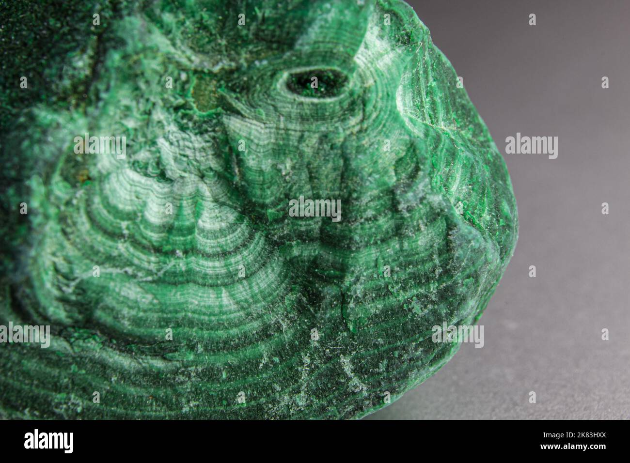 Sculpture Bureau En Malachite Verte – Minéral Et Laiton – Déco Pierre – 11-20 Lb