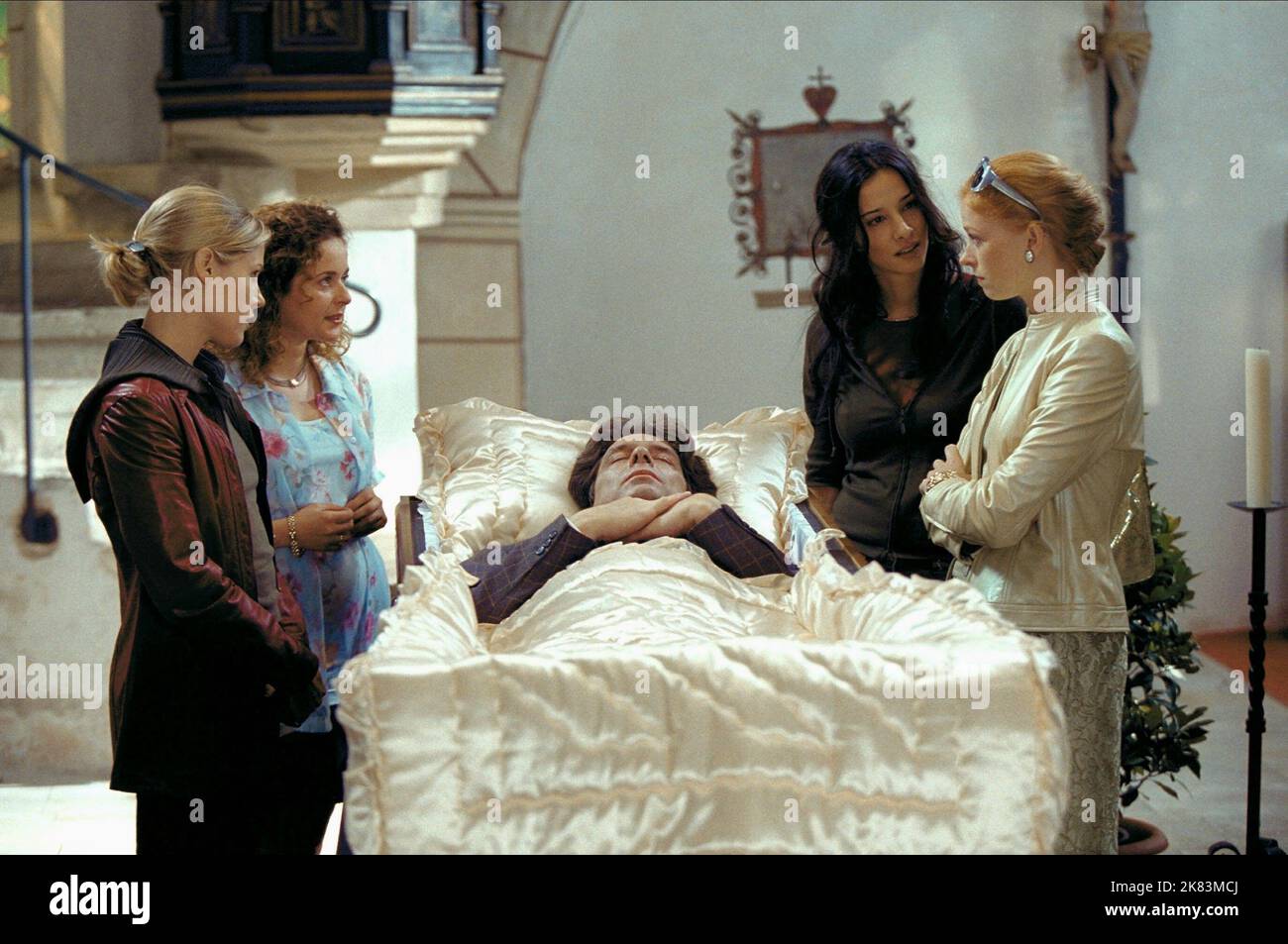 Julie Bowen, Julia Sawalha, Daniela Lunkewitz & Fay Masterson film: Venus and Mars (DE 2001) personnages: Lisa,Marie,,Celeste Directeur: Harry Mastrobeorge 15 mars 2001 **AVERTISSEMENT** cette photographie est destinée à un usage éditorial exclusif et est protégée par les droits d'auteur de BUENA VISTA et/ou du photographe attribué par la Société de film ou de production et ne peut être reproduite que par des publications dans le cadre de la promotion du film ci-dessus. Un crédit obligatoire pour BUENA VISTA est requis. Le photographe doit également être crédité lorsqu'il est connu. Aucune utilisation commerciale ne peut être accordée sans l'autorisation écrite du film COM Banque D'Images