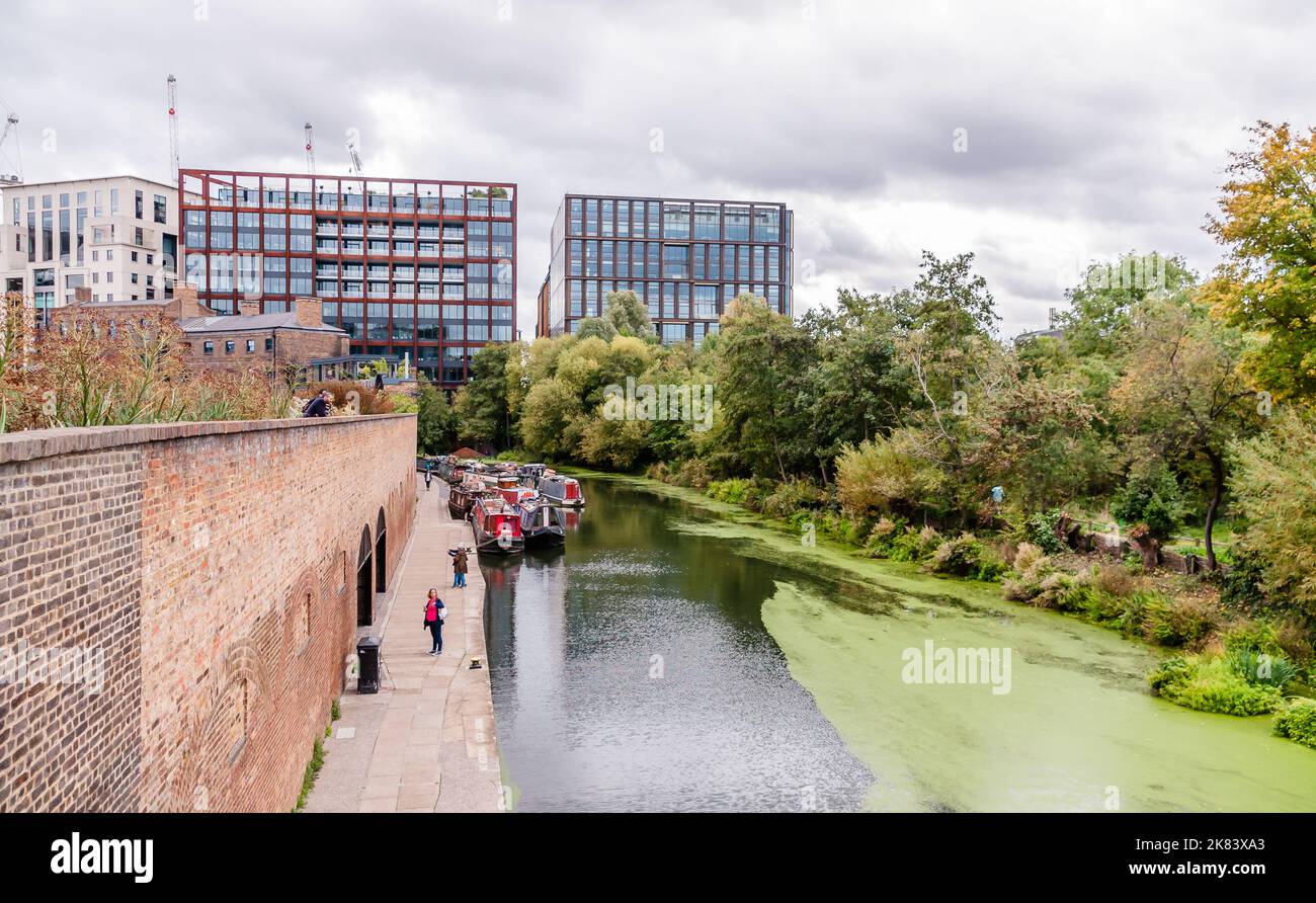 Chemin de halage du canal de King's Cross Regen, Granary Square, nord de Londres Banque D'Images