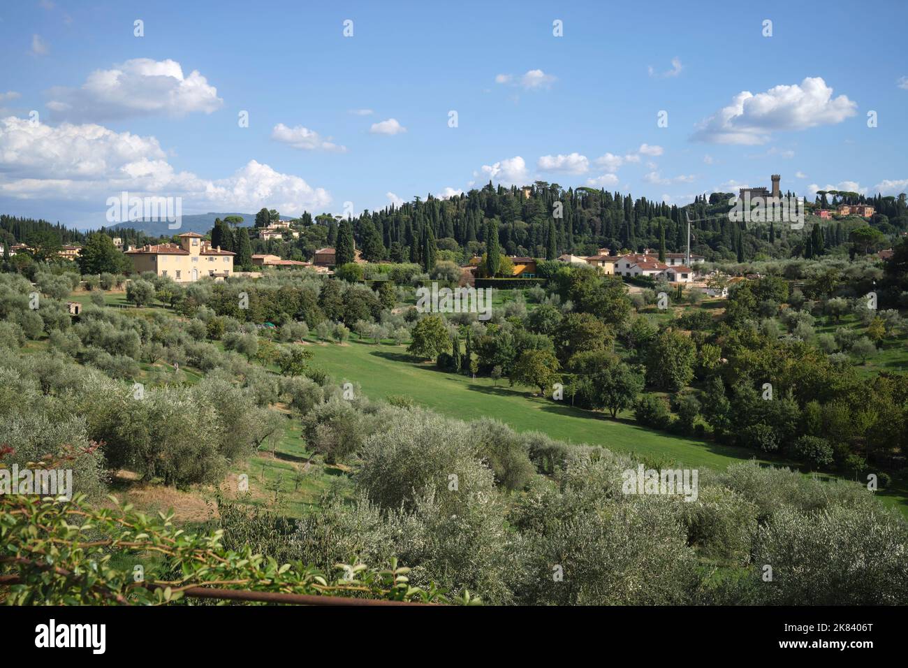 Vue sur la campagne depuis le jardin des Chevaliers dans les jardins de Boboli à Florence en Italie Banque D'Images