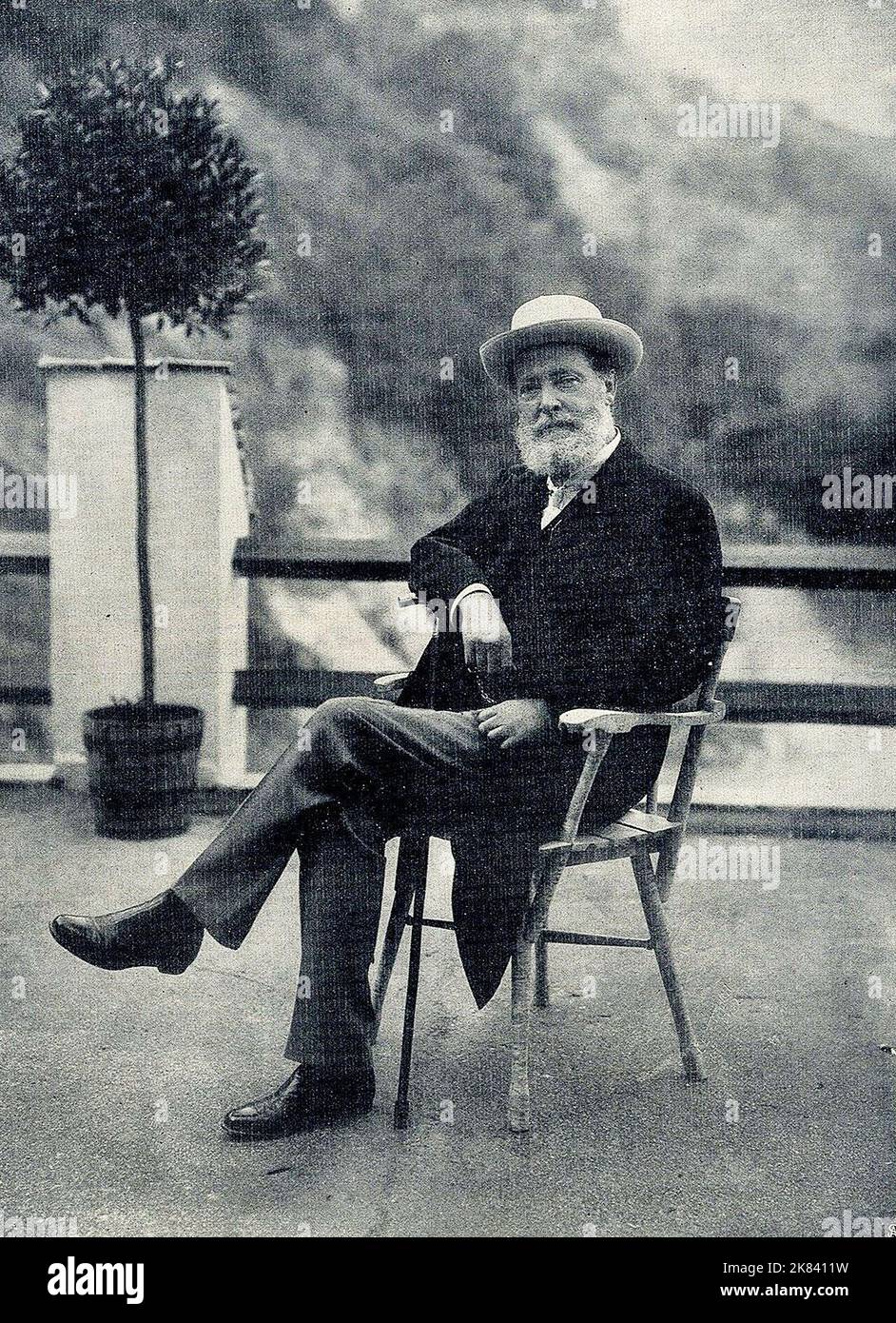 Karl Lueger dans la station balnéaire de Brixen en 1907. Karl Lueger (1844 – 1910) était un politicien autrichien, maire de Vienne, et chef et fondateur du Parti social chrétien autrichien. Il est crédité de la transformation de la ville de Vienne en une ville moderne. La politique populiste et antisémite de son Parti social chrétien est parfois considérée comme un modèle pour le nazisme d'Adolf Hitler. Banque D'Images