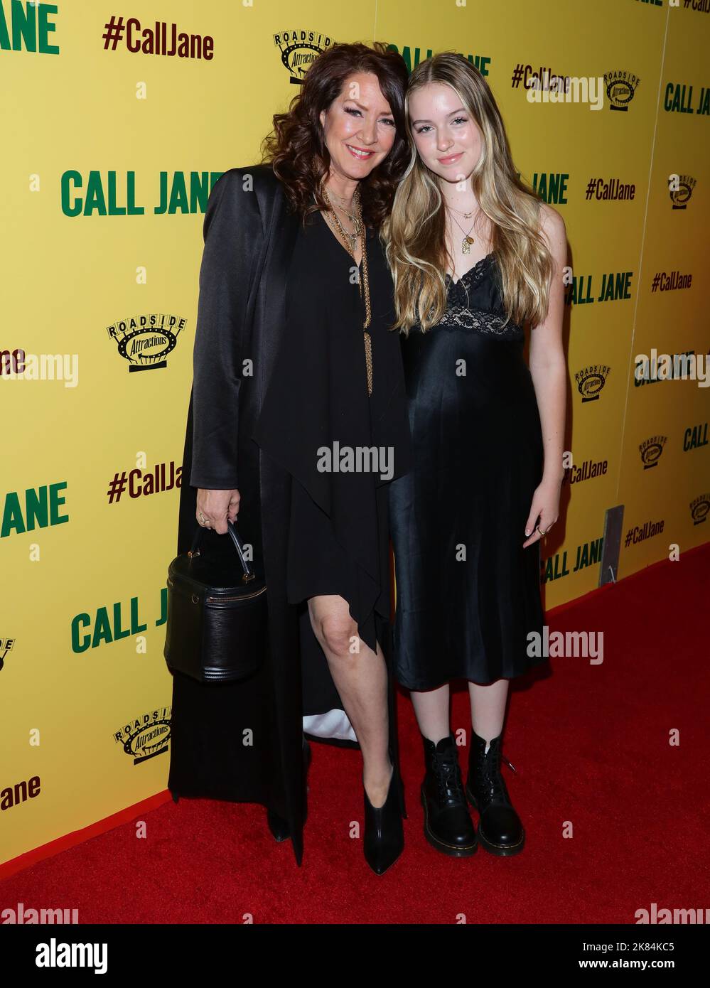 Joely Fisher, True Harlow Fisher arrive à la première d'appel de Jane qui s'est tenue au Centre de Skirball à Los Angeles, CA, jeudi, 20 octobre . (Photo de Juan Pablo Rico/Sipa USA) Banque D'Images