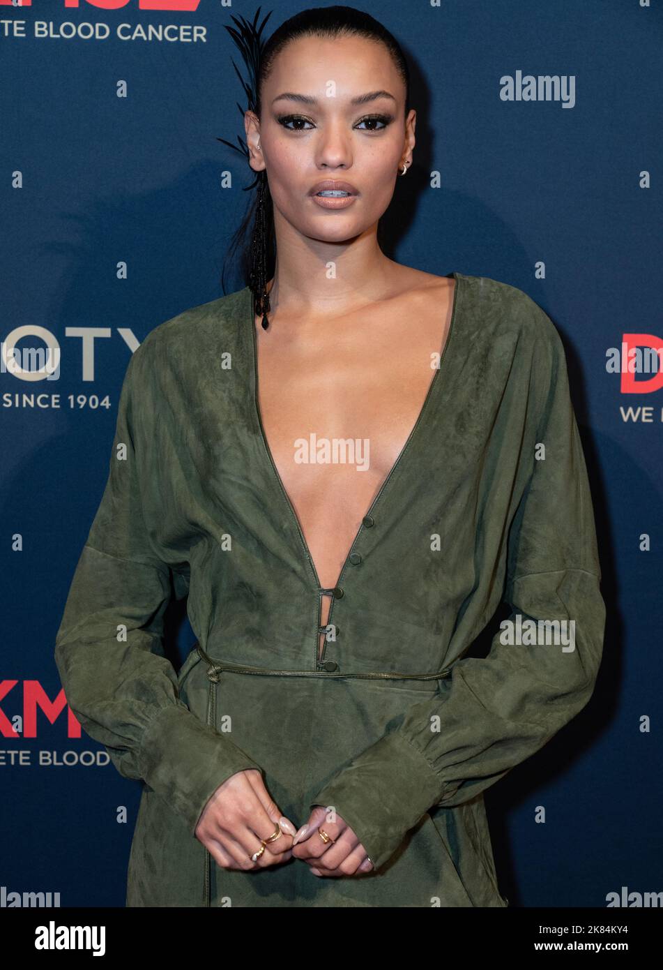 Lameka Fox participe au gala annuel 2022 de la DKMS à la rue Cipriani