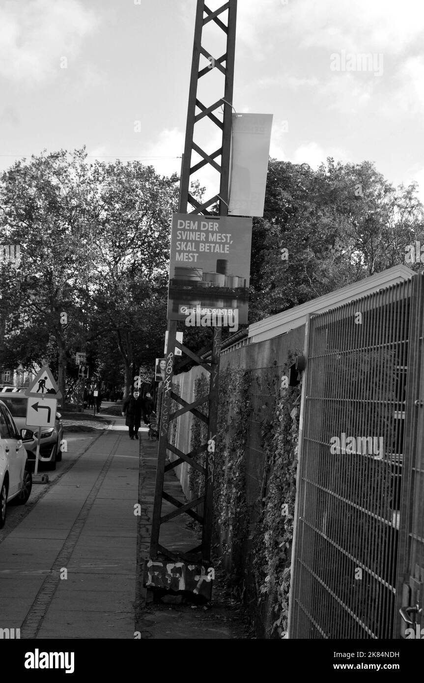 Copenahgen /Danemark/19 octobre 2022/cartes de campagne électorale parlementaire de divers partis politiques dans la capitale danoise. (Photo. Francis Dean/Dean Pictures.) Banque D'Images