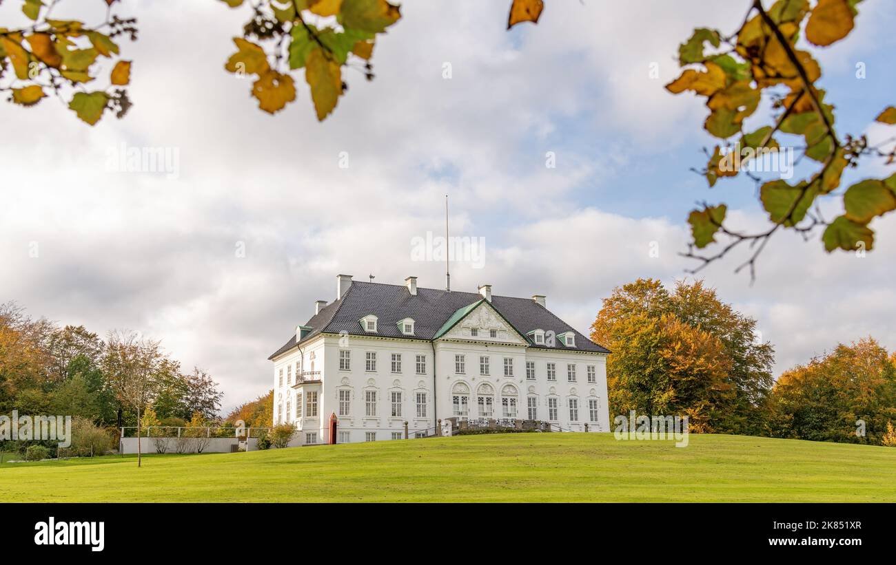 Aarhus, Danemark - 20 octobre 2022 : le palais de Marselisborg est une résidence royale de la famille royale danoise à Aarhus. Il a été la résidence d'été de Banque D'Images