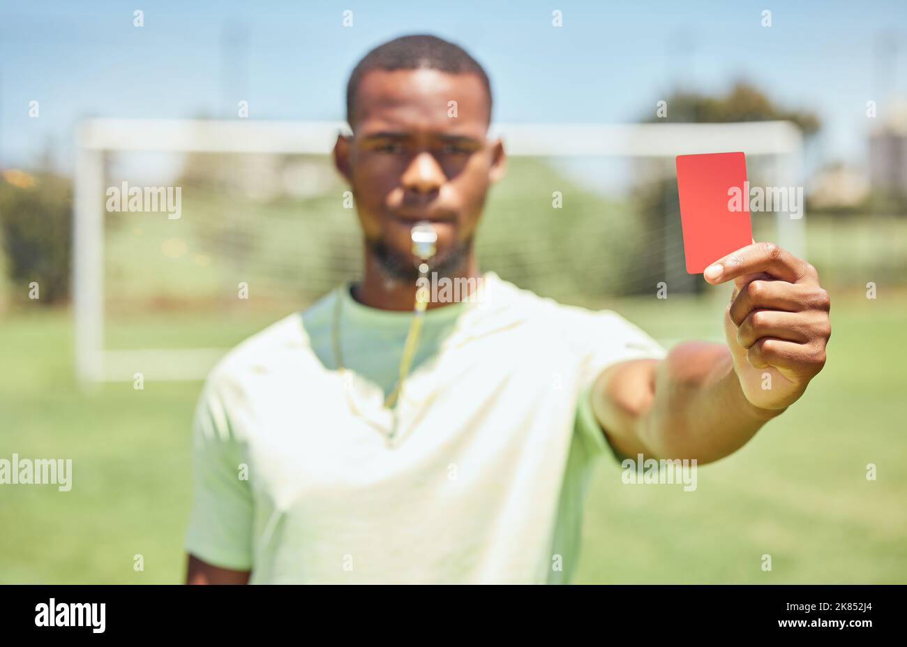 JEU DE CARTES d'arbitre carte rouge carte jaune et deux sifflets d'arbitre en EUR 8,75 - FR