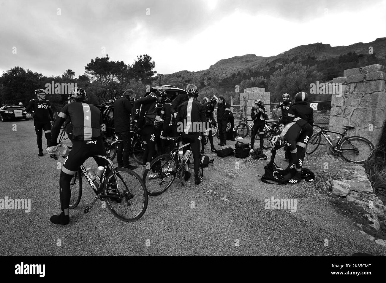 L'équipe SKY de Bradley Wiggins, Chris Froome, Danny Pate, Peter Kennaugh, Sergio Henao, Kanstantsin Siutsou, Christian Pall, Jonathan Tiernan-Locke et Rigoberto Uran dans un camp d'entraînement près de Pollenca, Majorque Banque D'Images