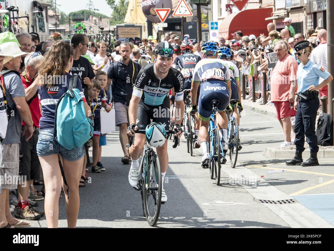 Mark Cavendish de Team Etixx QuickStep se lance au début de la course à Muret. Banque D'Images
