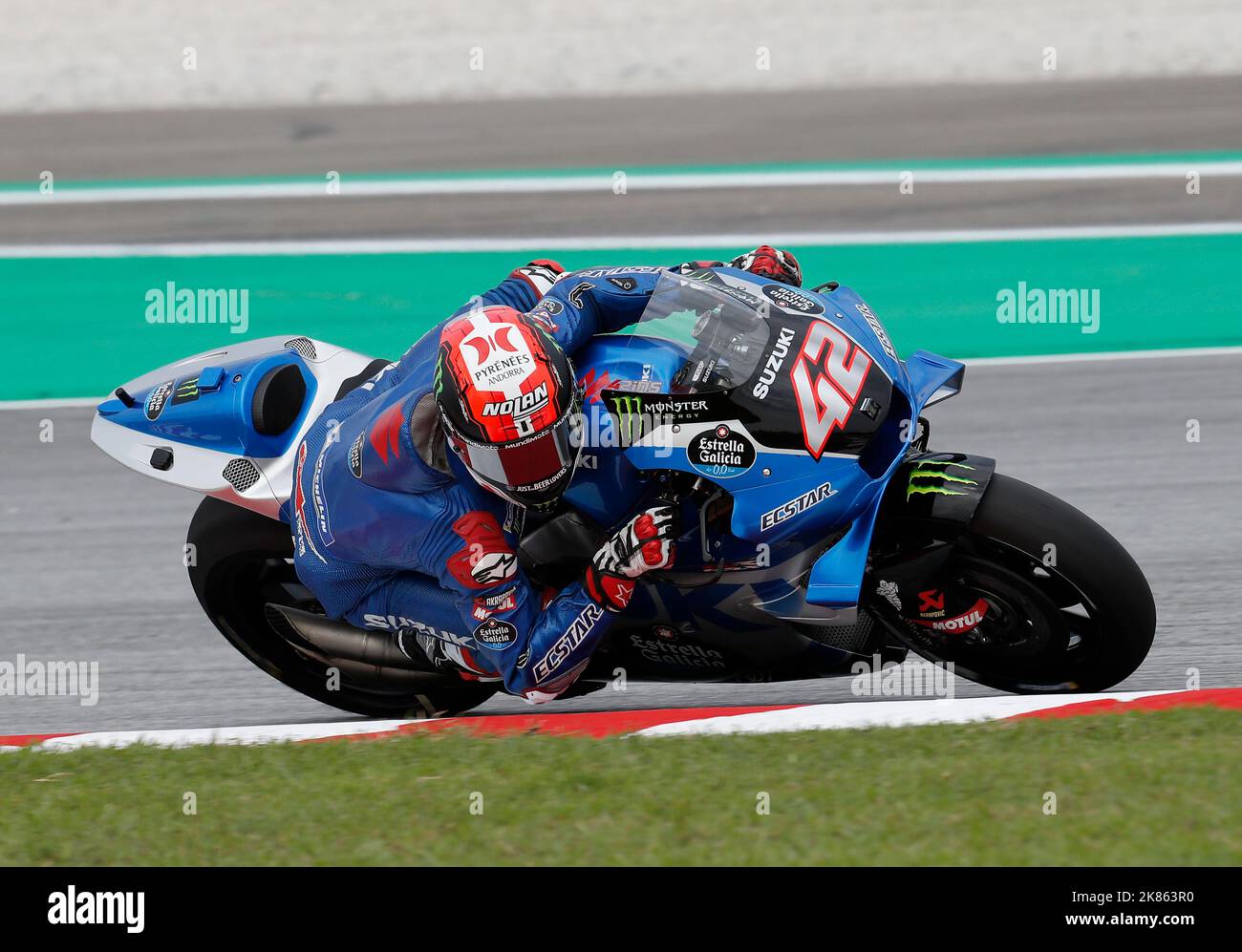 Kuala Lumpur, Malaisie. 21st octobre 2022. Le pilote espagnol Alex Rins de l'équipe Suzuki Ecstar pilote son vélo pendant la séance d'entraînement libre MotoGP du Grand Prix Petronas de Malaisie au circuit international de Sepang à Sepang. (Photo de Wong Fok Loy/SOPA Images/Sipa USA) Credit: SIPA USA/Alay Live News Banque D'Images