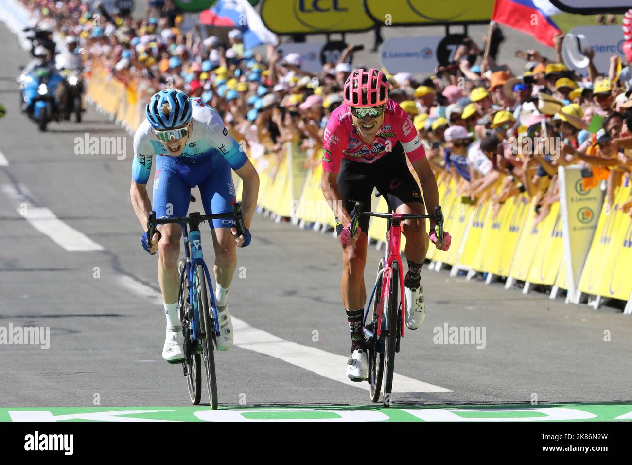 Magnus Cort Nielsen (EF Education-EasyPost) , Nicholas Schultz (Team BikeExchange-Jayco), vainqueur de la phase finale du Tour de France, Stage 10, France, 12th juillet 2022, Credit:Goding Images/PA Images Banque D'Images