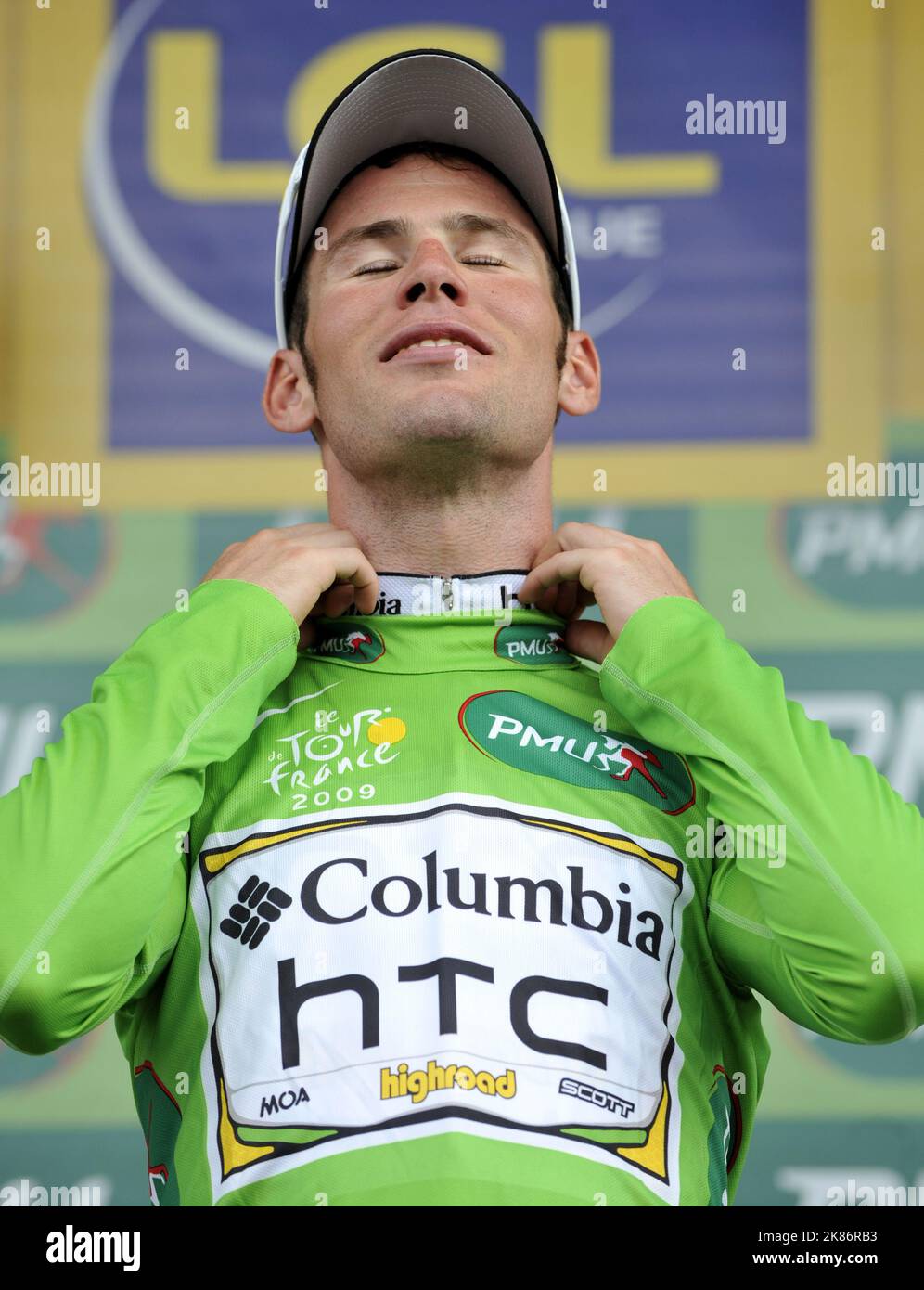 Mark Cavendish revendique son maillot vert après avoir remporté sa quatrième étape dans le tour de france 2009 Banque D'Images