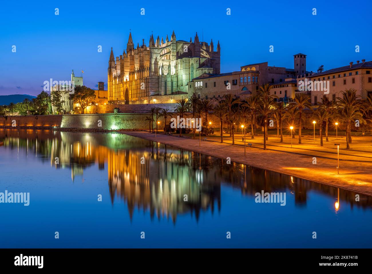 Cathédrale de Palma la nuit, Palma, Majorque, Iles Baléares, Espagne, Méditerranée, Europe Banque D'Images