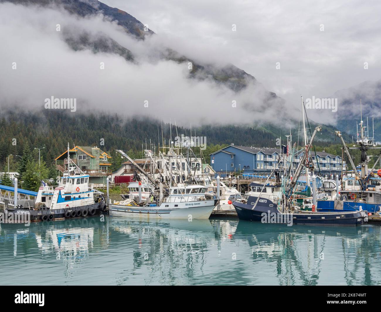 Le port de Seward à Resurrection Bay, porte d'entrée des Fjords de Kenai dans le parc national de Kenai Fjords, Alaska, États-Unis d'Amérique, Amérique du Nord Banque D'Images