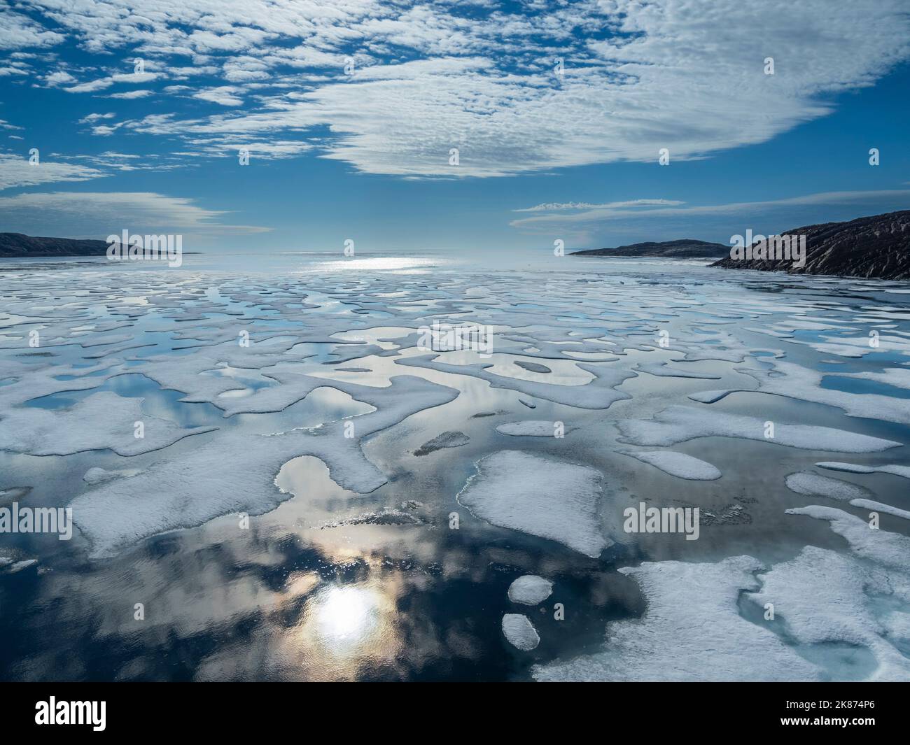 Empaqueter la glace à l'extrémité ouest du détroit de Bellot menant au chenal McClintock, passage du Nord-Ouest, Nunavut, Canada, Amérique du Nord Banque D'Images