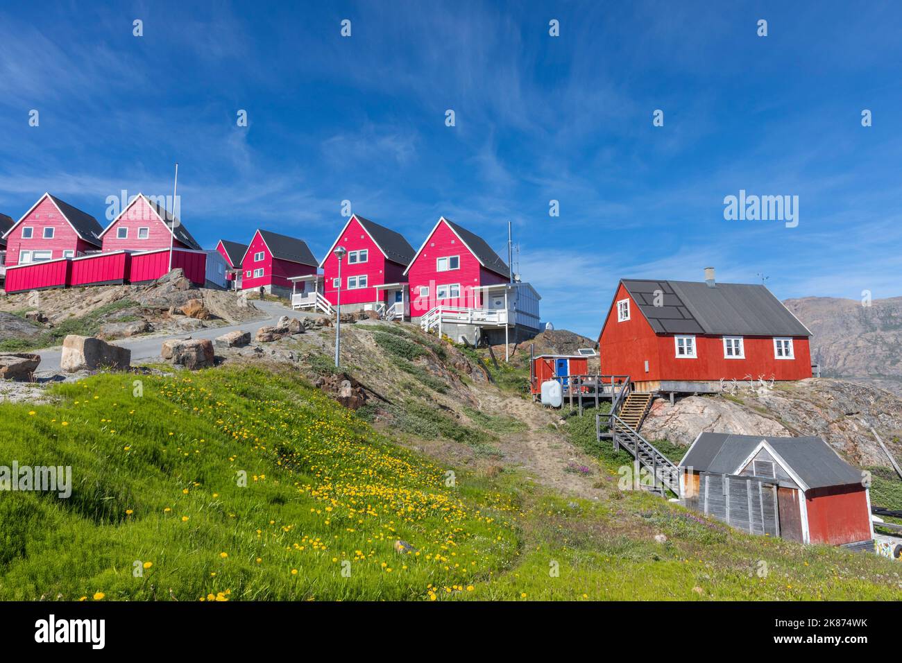 Maisons peintes en couleurs dans la ville de Sisimiut, Groenland, Danemark, régions polaires Banque D'Images
