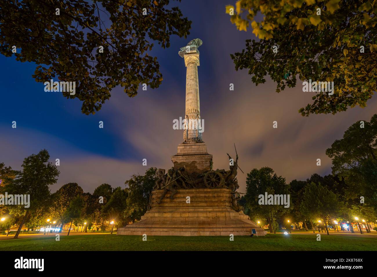 Vue de Monument aux héros de la guerre péninsulaire la nuit, Porto, Norte, Portugal, Europe Banque D'Images