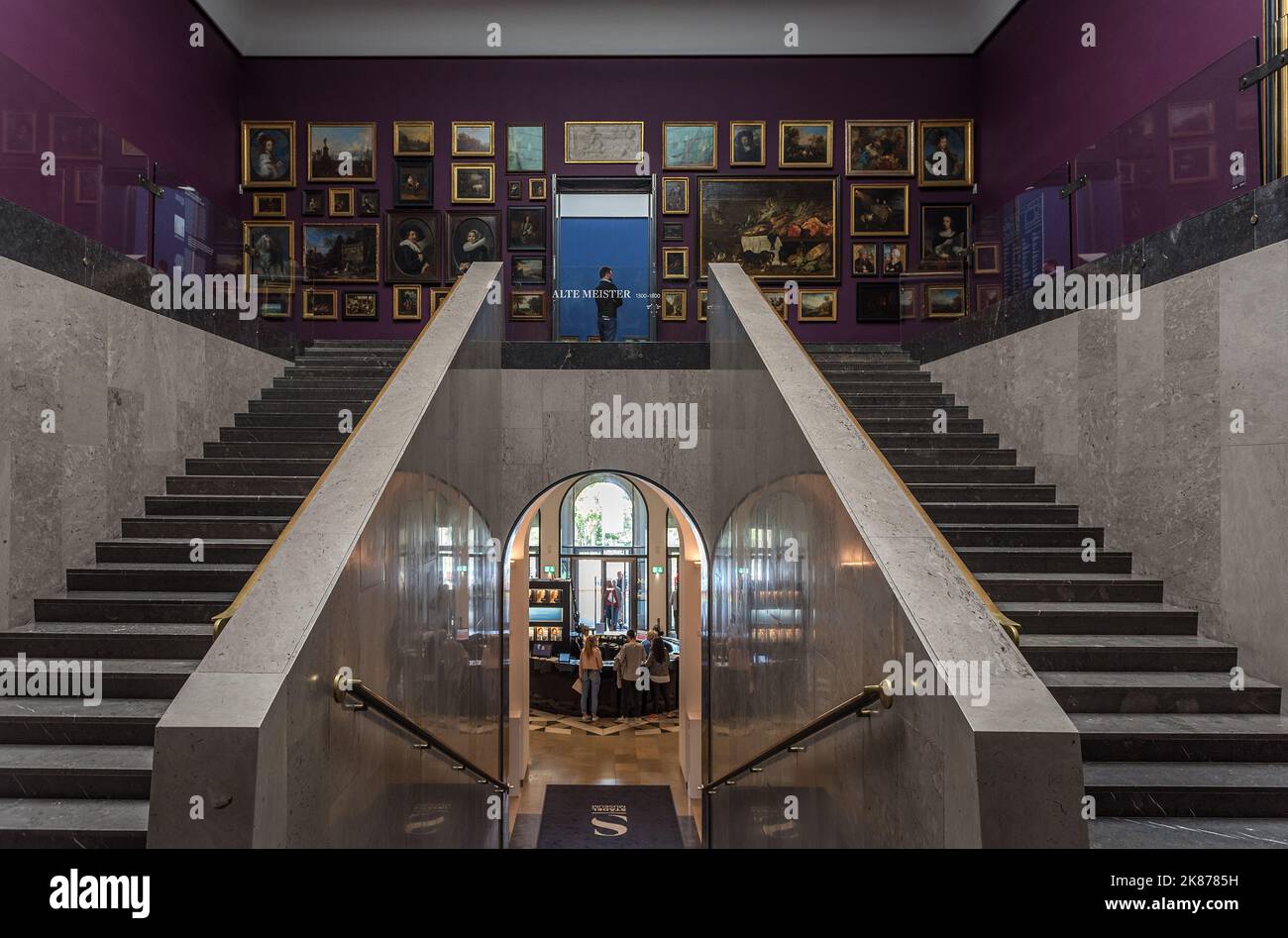 Escalier avec d'anciens maîtres dans le musée Städel de Francfort, Allemagne Banque D'Images