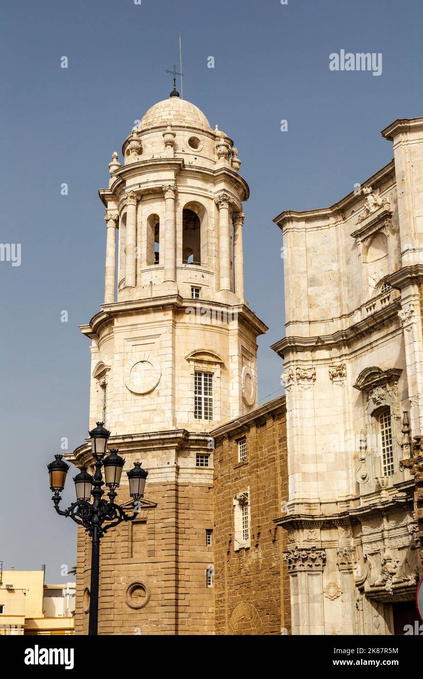 Détail du style baroque et néoclassique de la Cathédrale de Cadix (Catedral de Cádiz, Catedral de Santa Cruz de Cádiz), Cadix, Andalousie, Espagne Banque D'Images