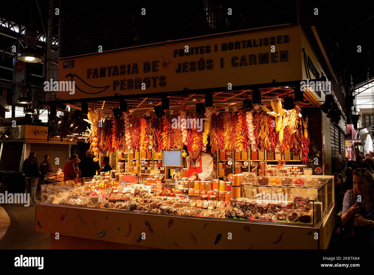 La Fantasia de Pebrots, un stand de fruits et légumes au marché de la Boqueria à Barcelone, en Espagne Banque D'Images
