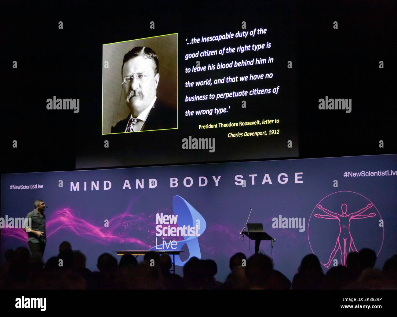 Dr Adam Rutherford parle de l'histoire sombre et du présent troublant de l'eugénisme, sur la scène de l'esprit et du corps, à New Scientist Live 2022 Banque D'Images