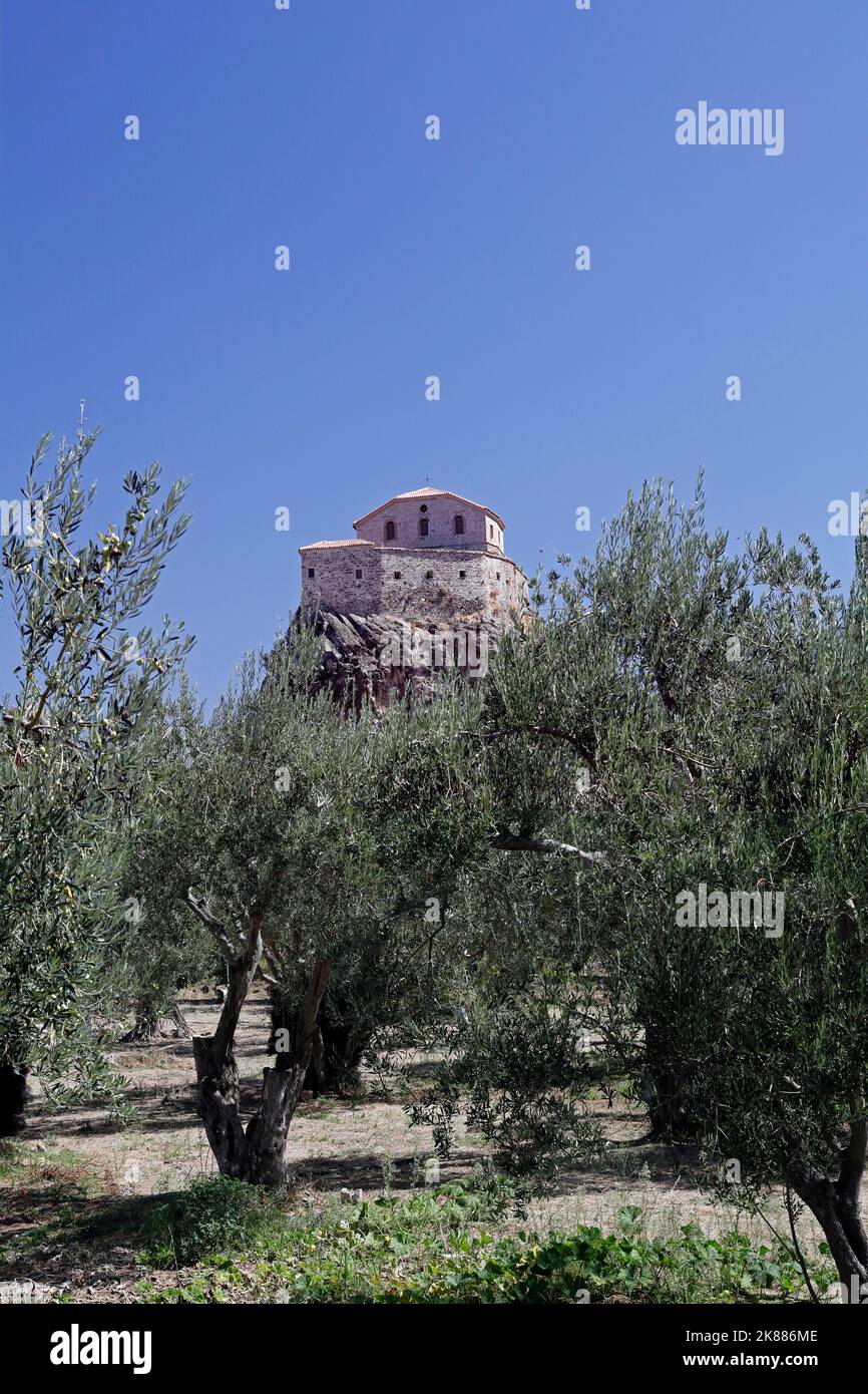 Glykkylousa Panagia. Notre Dame du Kiss doux église sur un rocher. Petra, vue sur Lesbos. Banque D'Images